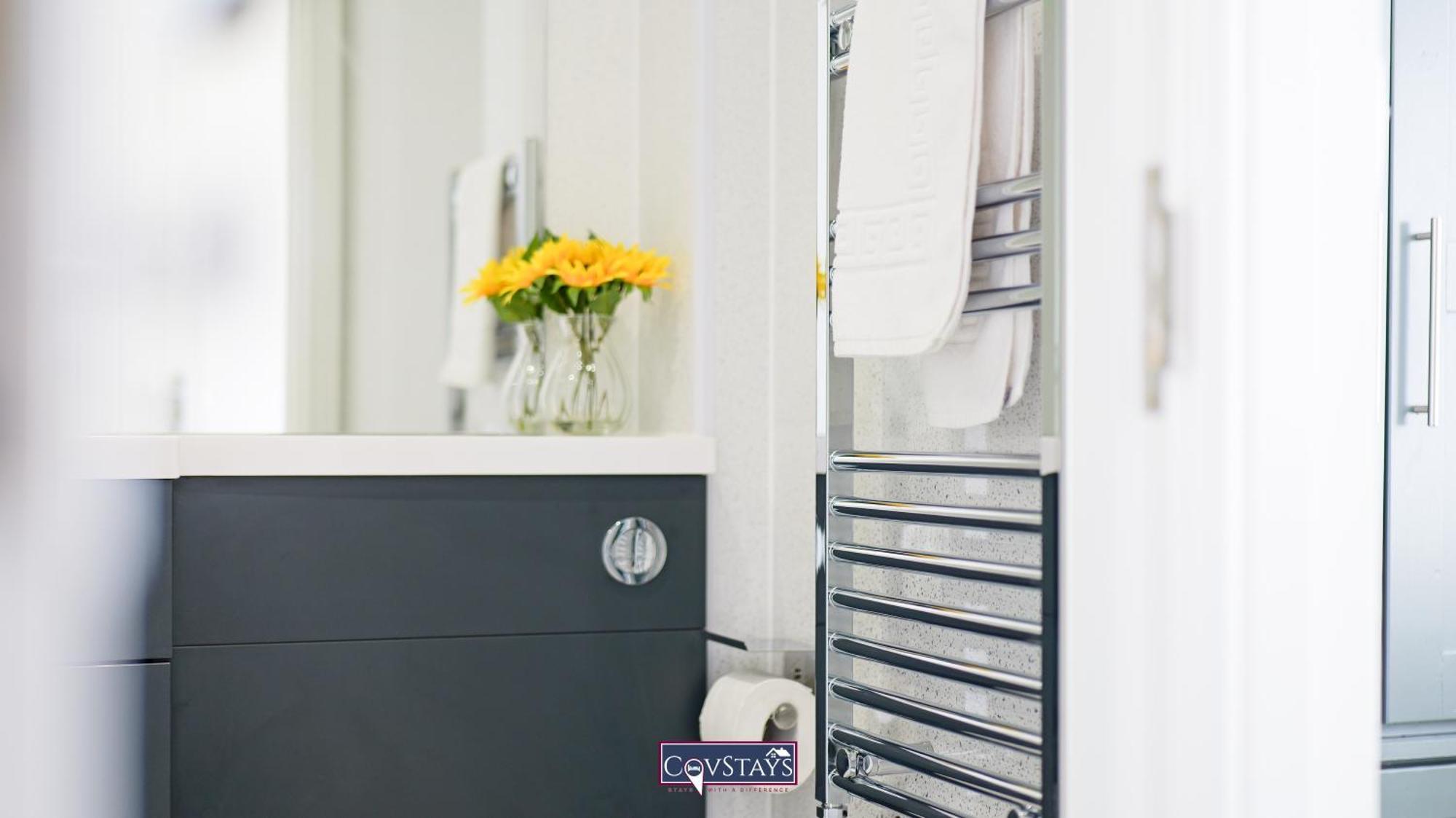 Old Silk - Serviced And 2-beds In Centre By Covstays Appartement